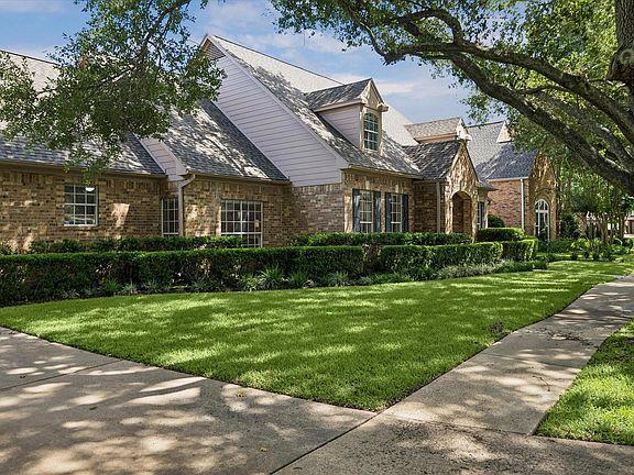 2nd image of 1419 Camelot Pl
