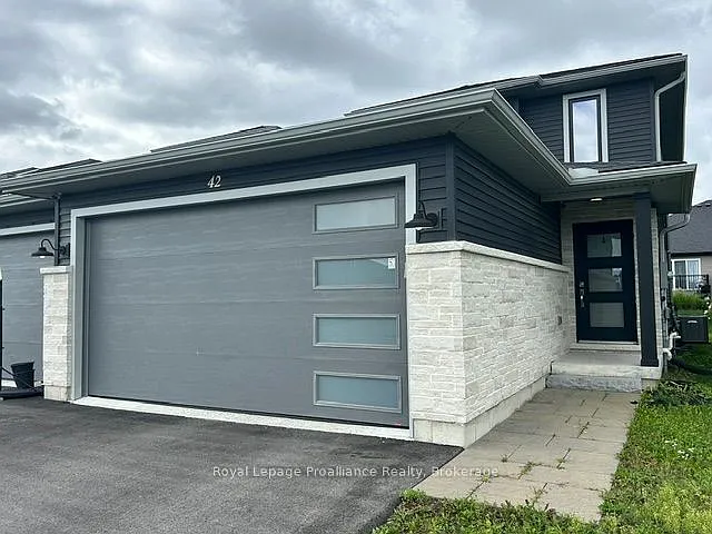 3 bed, $2,500 — Photo 1