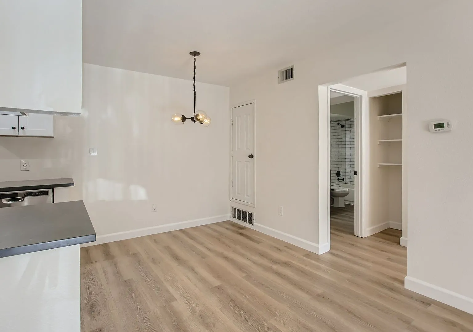 Updated 1BR in Prime DTC Location — Photo 4