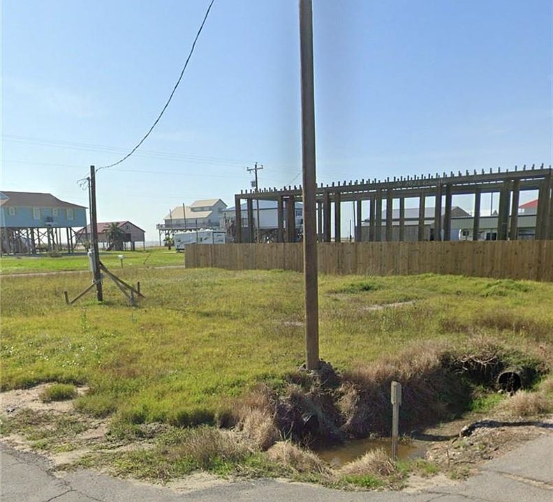 2nd image of 2402 Teal St
