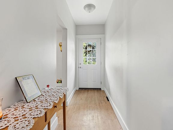 3rd image of 717 Railroad St