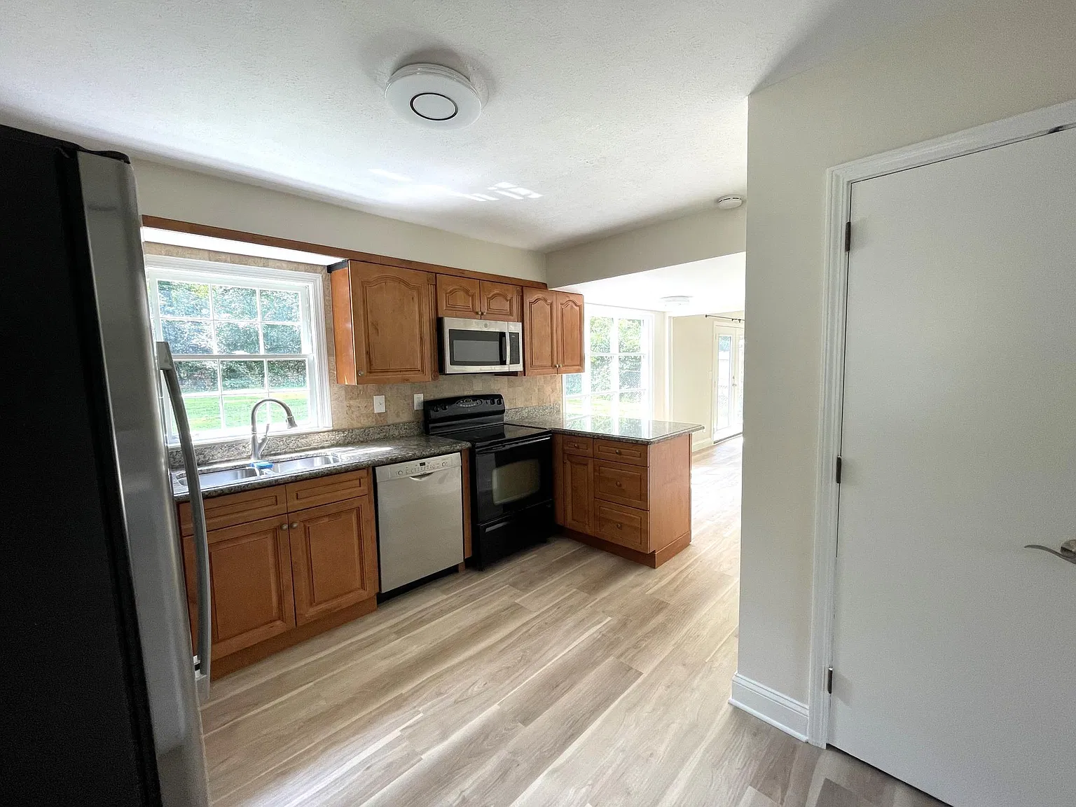 1487 Carnaby Court — Photo 2