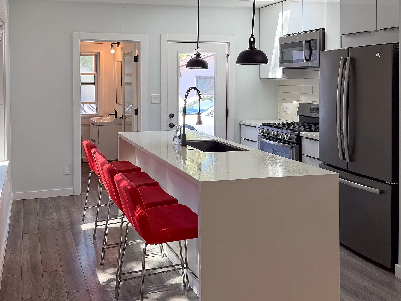 2 bed, 1.5 bath, 720 sqft, $3,800 — Photo 3