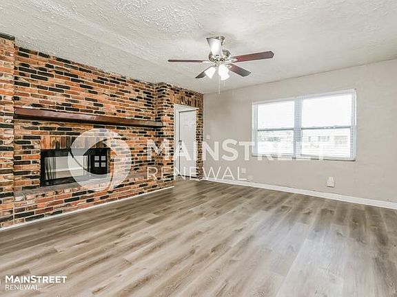 3rd image of 1605 Crestlawn Ave