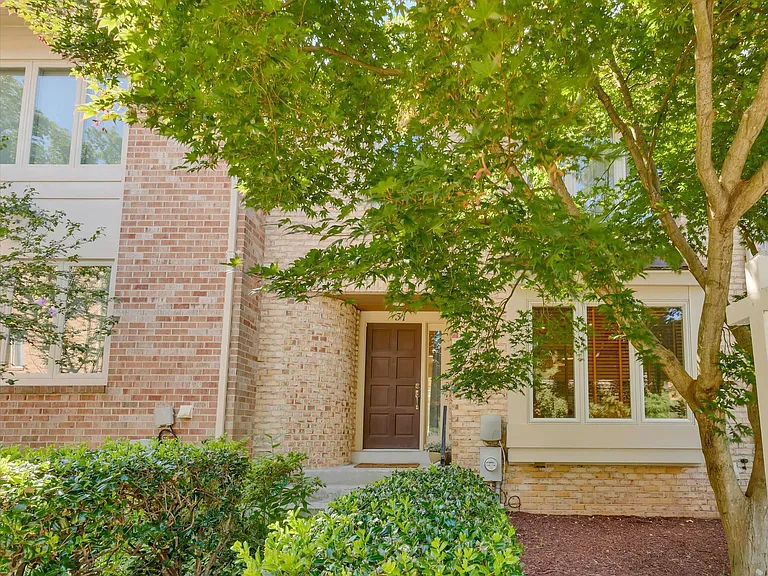 31 Valerian Ct — Photo 3