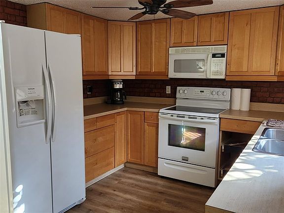 3rd image of 3302 Lakeside Dr