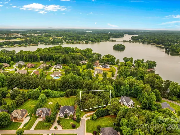 127 Palos Verde Dr, Mooresville, NC 28117