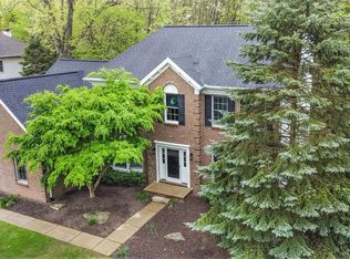 420 Timber Ridge Dr, Highland, MI 48357