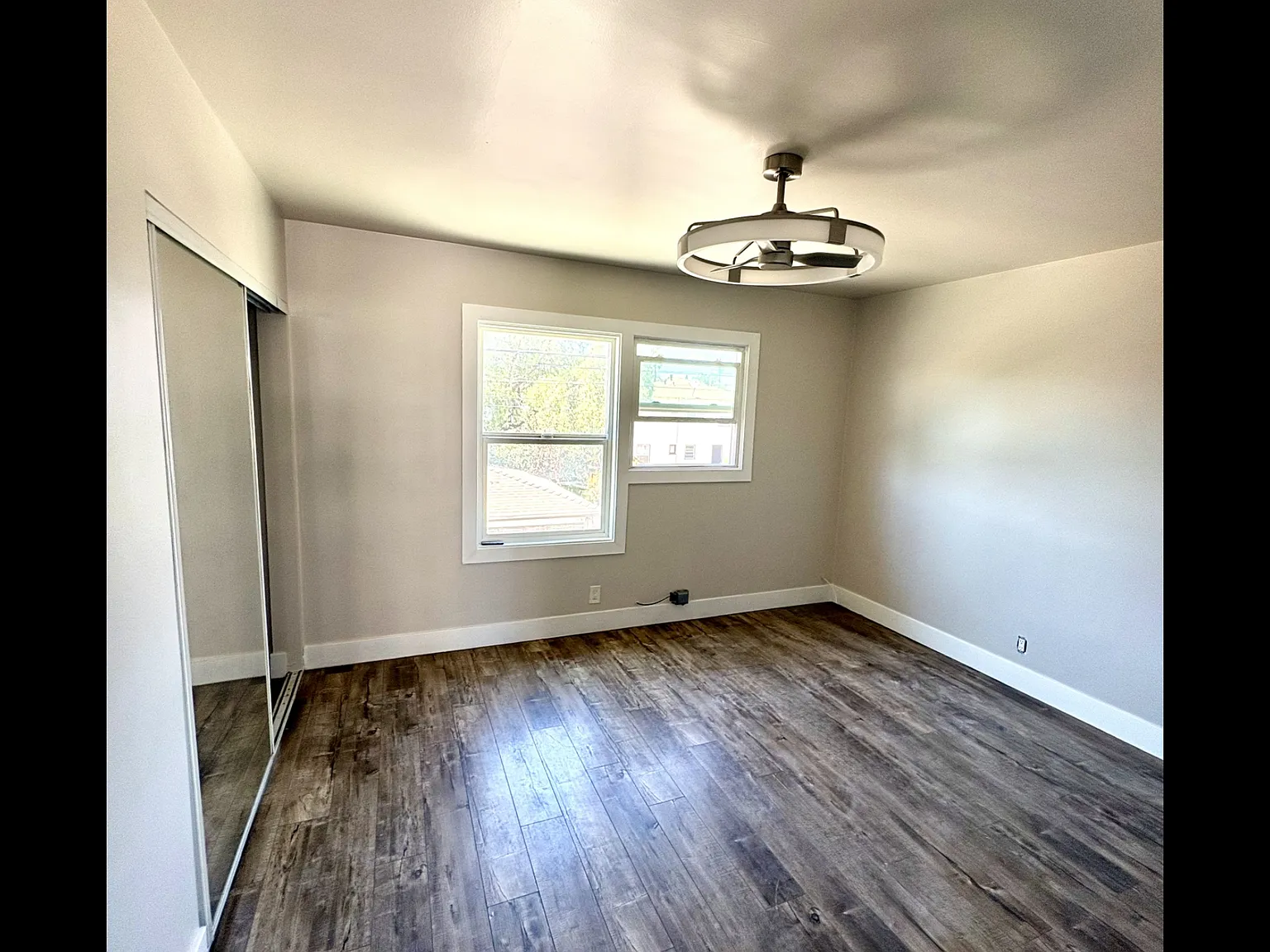 2139 Locust Ave — Photo 4