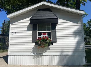 615 Maplewood St, Elk Rapids, MI 49629