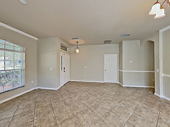 5th image of 621 Dartford Ct