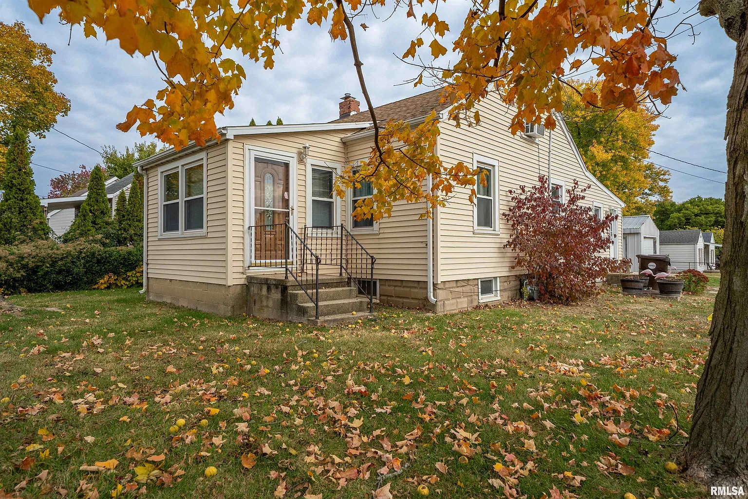 222 S Main St photo 1