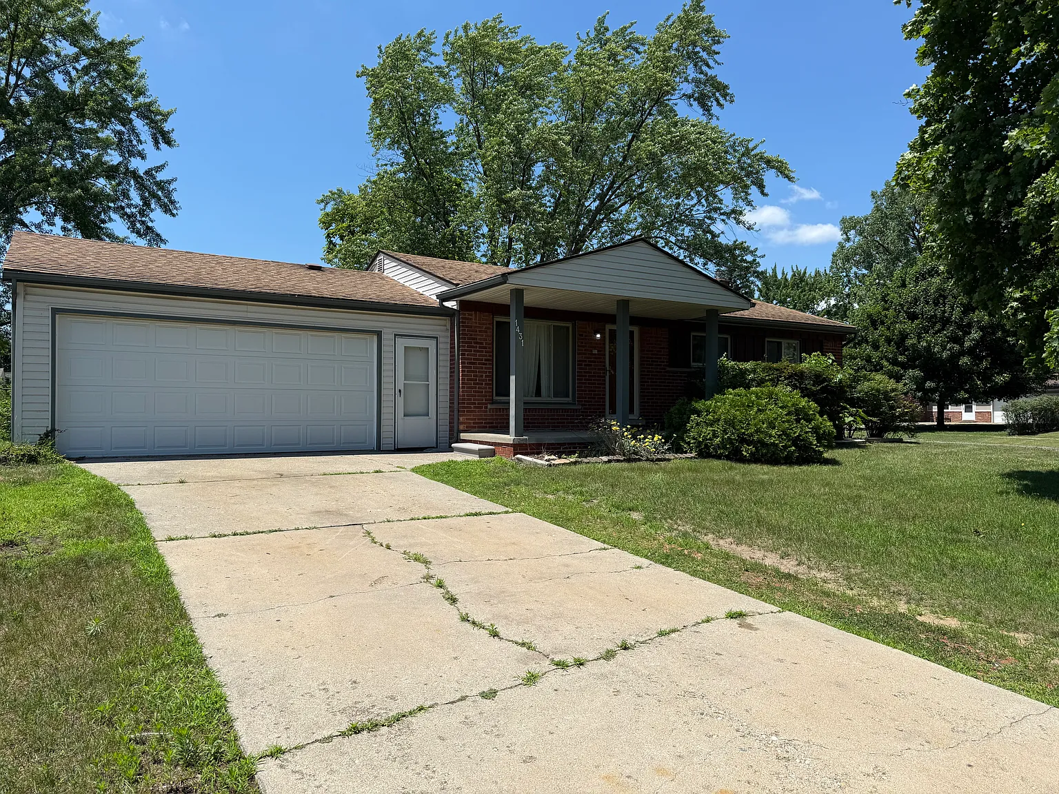 1431 Edgeorge St photo 1