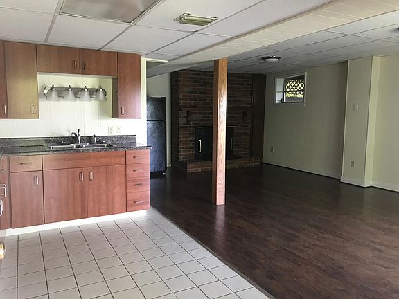 3rd image of 1411 Narrow Ln