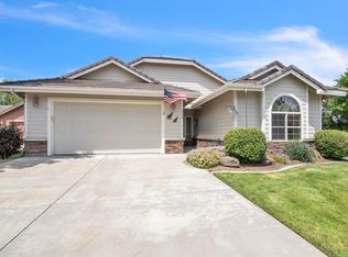 1959 NW 18th St, Redmond, OR 97756