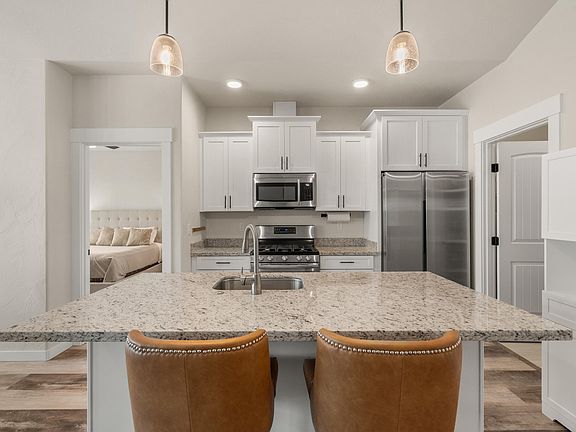 3rd image of 692 Kaitlin Ln