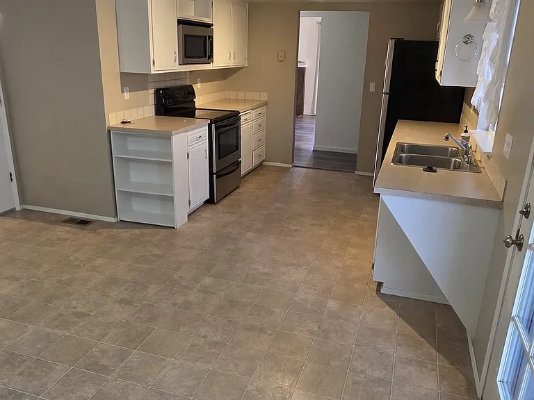 611 N Crestview Dr — Photo 15