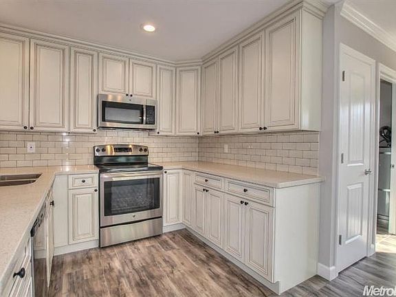3rd image of 4751 Selkirk Way
