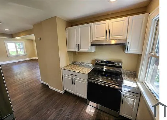 4 bed, $2,500 — Photo 2