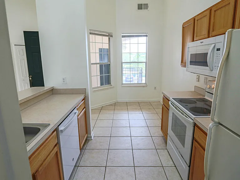 1603 Prestwick Pl — Photo 20