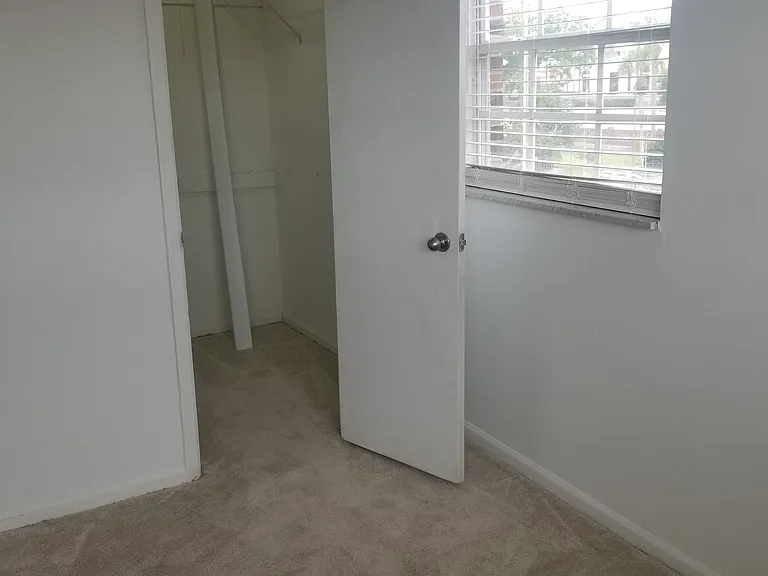 1920 E Edgewood Dr E #B2 — Photo 9
