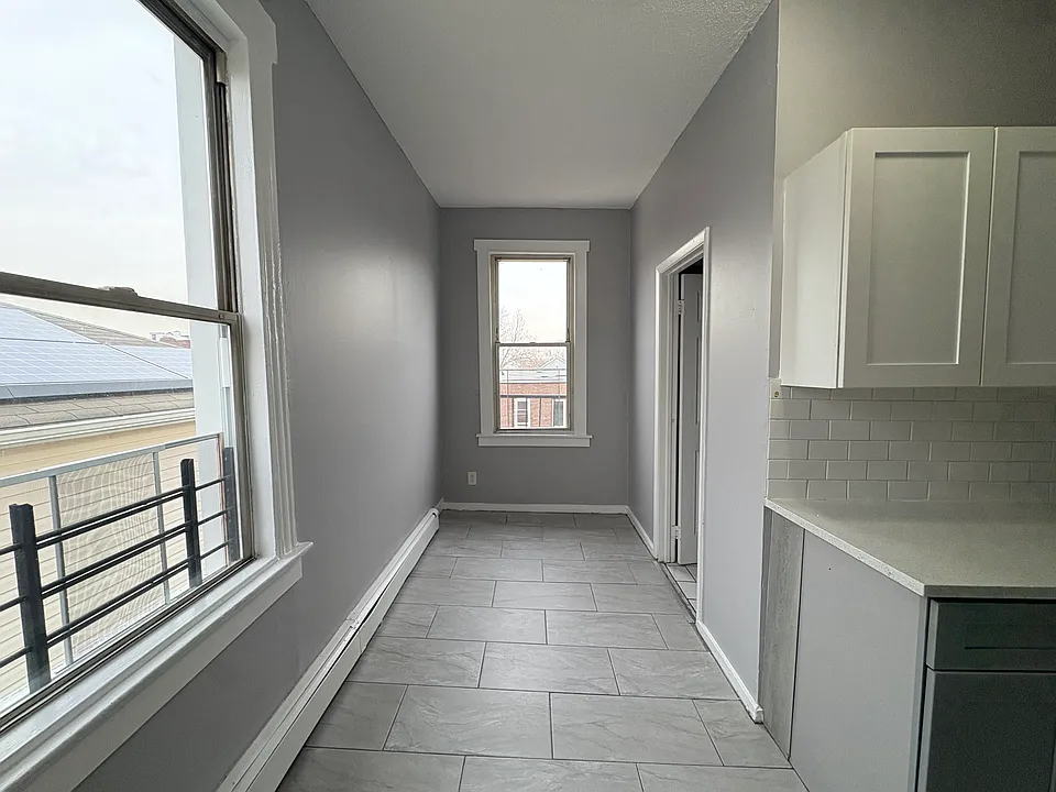 96 Stevens Ave #3L