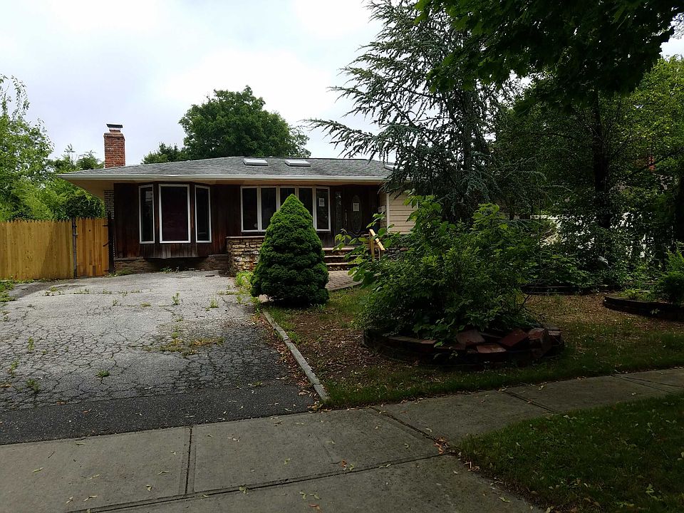 1st image of 38 Bayberry Dr
