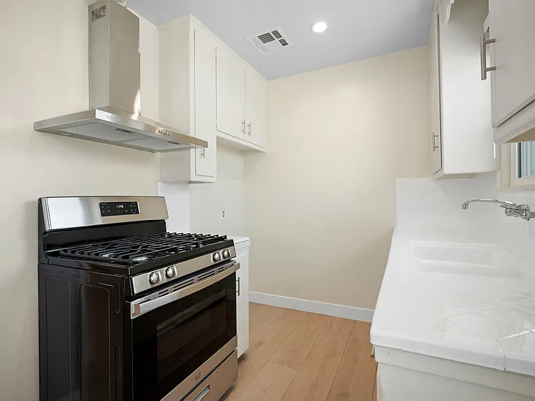 1009 W Angeleno Ave #202 — Photo 8