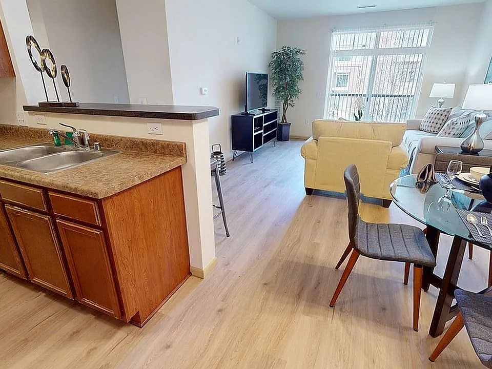 West-End-One-Bedroom-Dining