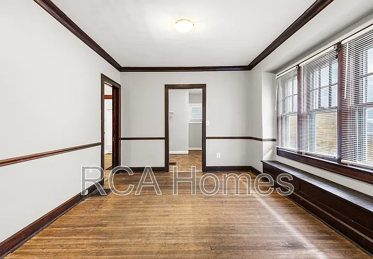 969 N Linwood Ave — Photo 3