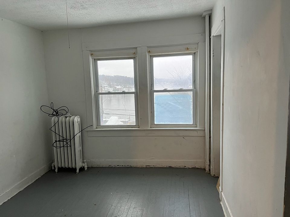1st image of 910 S Lake Blvd Room 6