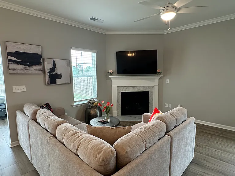 588 Ludlow Ln — Photo 10