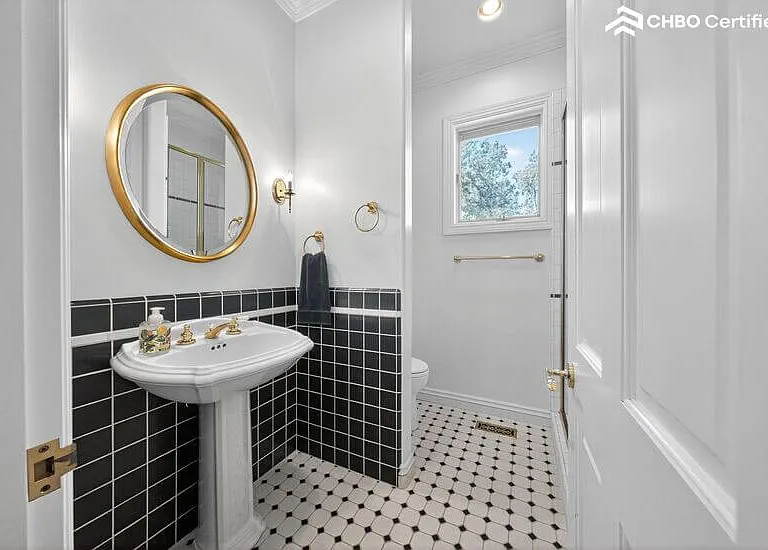 Guest bath off entry way