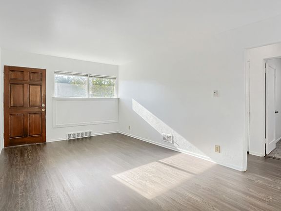 3rd image of 1211 S Shoshone St