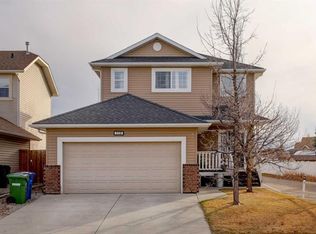 113 N Thornleigh Close SE, Airdrie, AB T4A 2E6