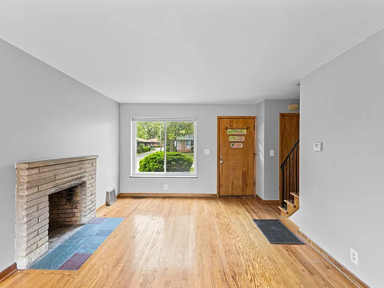 723 Village Dr — Photo 6