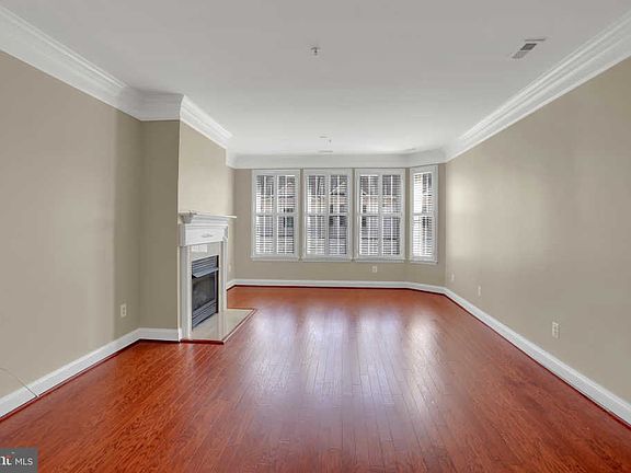 4th image of 828 Slaters Ln APT 205