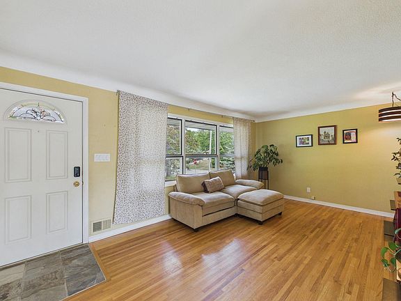 4th image of 2874 Virginia Ave