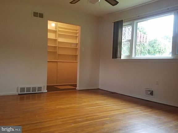 2nd image of 15 Briar Ln