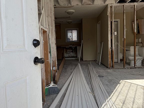 3rd image of 8318 Meadowlark Dr