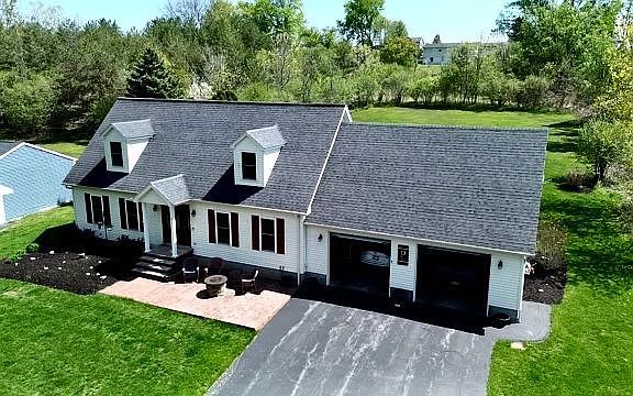 3rd image of 20 Bowen St