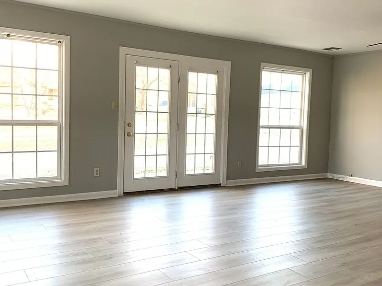 643 West Matthews — Photo 8