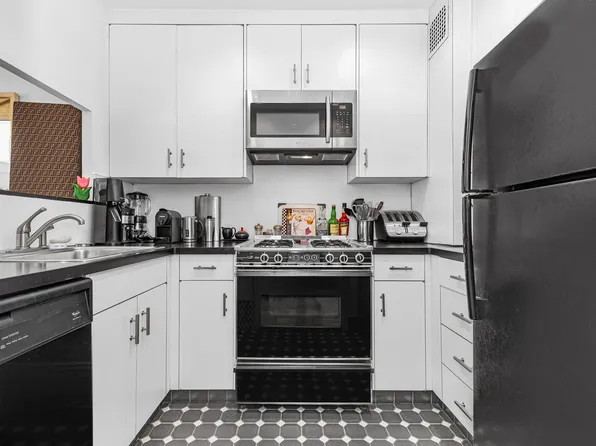 251 East 51st Street image 7 of 14