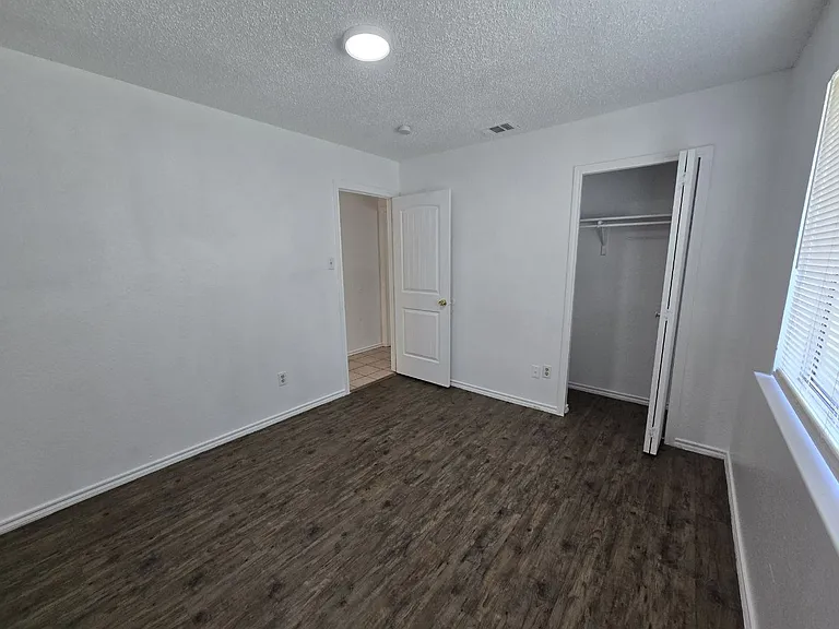 2509 Hollydale Dr — Photo 10