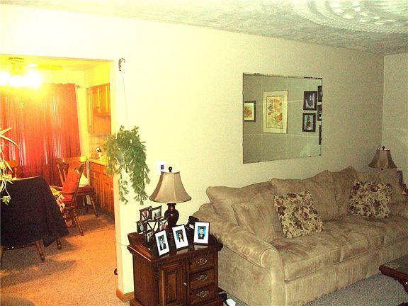 4th image of 393 Rebecca St