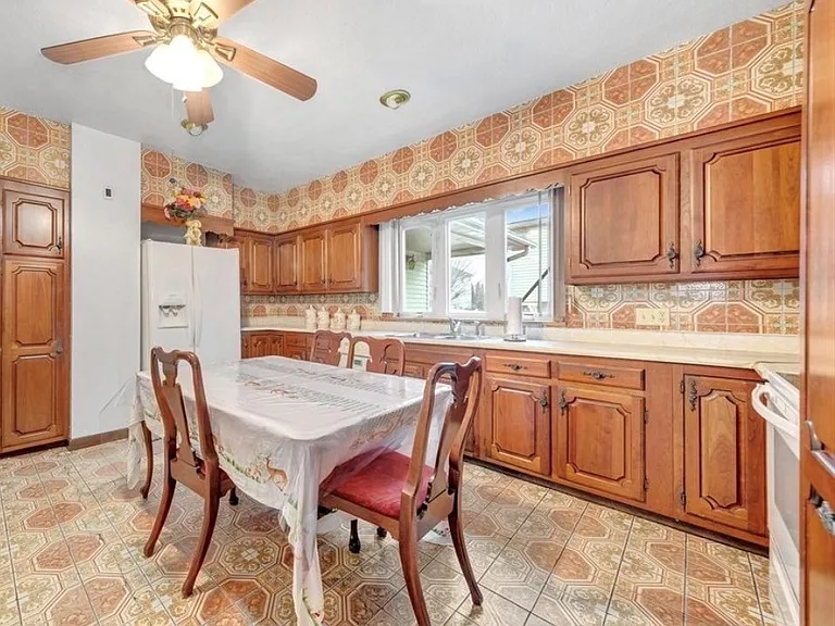 120 Washington St #2 — Photo 4