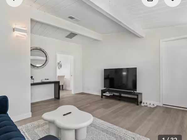 2498 Peachtree Ln