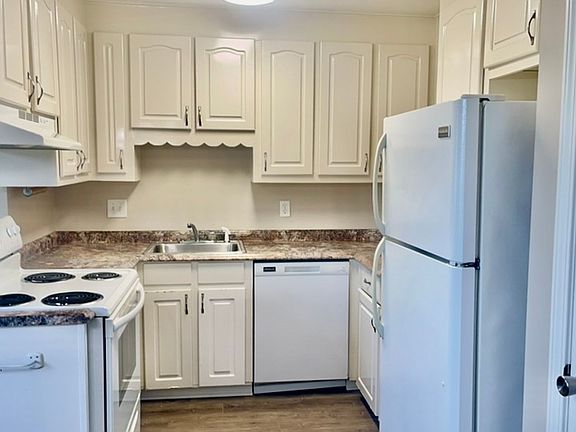 5th image of 317 E 8th St SW #D-18