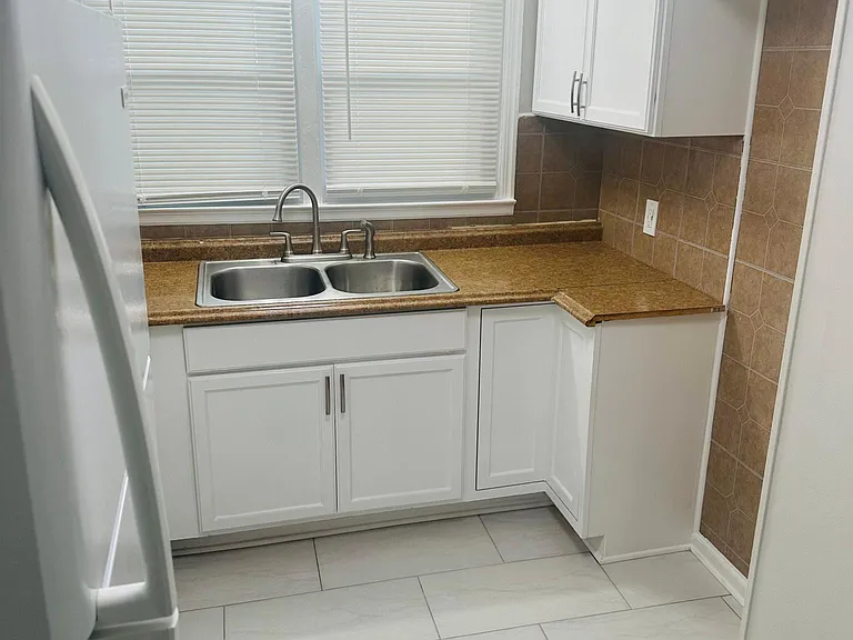 6103 Hadley St — Photo 9