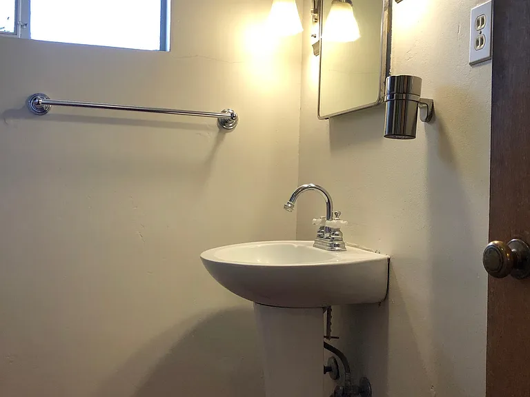 2201 W Catalina Dr — Photo 18